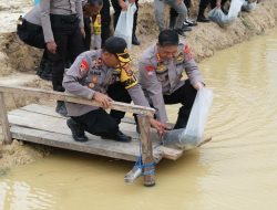 Wakapolda Sultra Luncurkan Program Ketahanan Pangan dengan Penanaman 1.500 Bibit Ikan