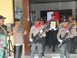 Gugur dalam Tugas, Jenazah Bripka Anumerta Ronald M. Enok Diterbangkan ke Jayapura dan Dimakamkan di Sentani