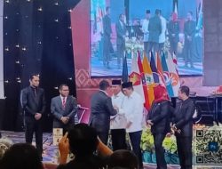 Asr – Hugua Resmi Tetapkan Sebagai Gubernur Sultra Terpilih Oleh KPU Sultra
