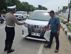 Polisi Lakukan Himbauan Keselamatan Berlalu Lintas di Seputaran Eks-MTQ Kendari 