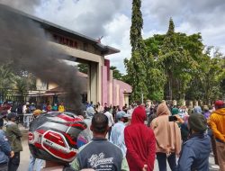 Kompak Bersatu Demo Polda Sultra Buntut Penyerobotan Lahan Warga Pihak PT MS