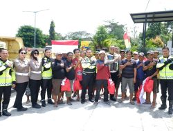 Polantas Menyapa Jelang HUT Ke-80 RI, Dirlantas Polda Sultra Bagikan Imbauan Tertib Berlalu Lintas dan Bendera Merah Putih